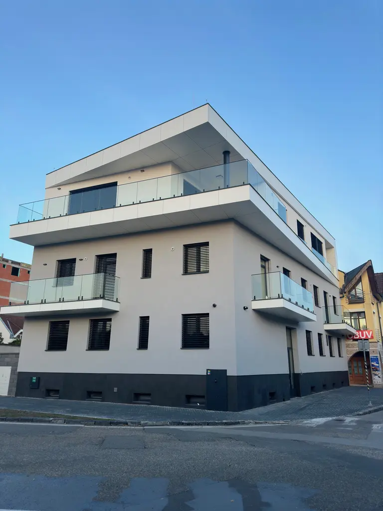 Polyfunkčná budova v centre Komárna